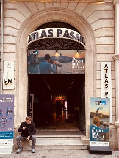 Entrance to Atlas Pasajı during Istanbul Film Festival