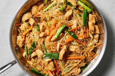 Chicken and Vegetable Stir-Fried Rice Noodles