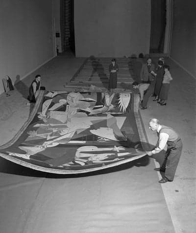 Unrolling Picasso's Guernica Mural